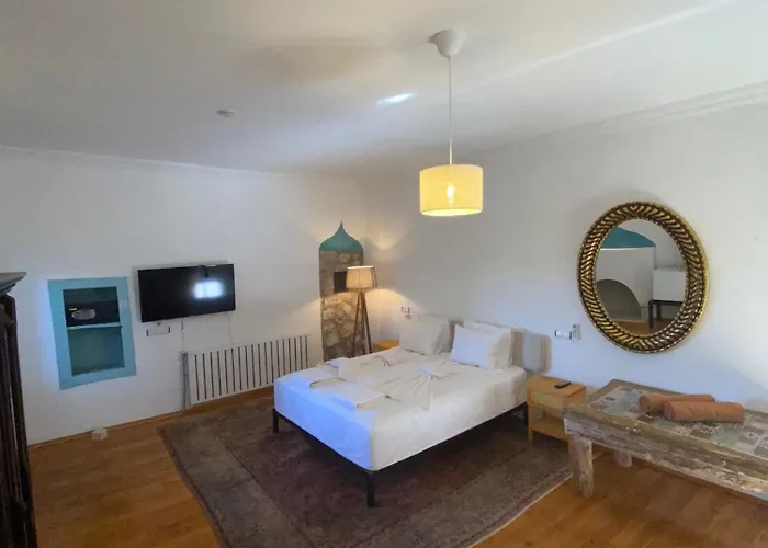 Lodge Kale - Adult Only + 15 *